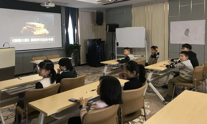 700 5認真地聽講.jpg