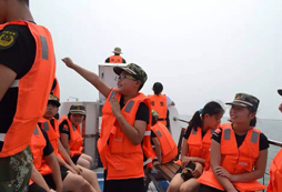 在軍事夏令營活動中的小興奮