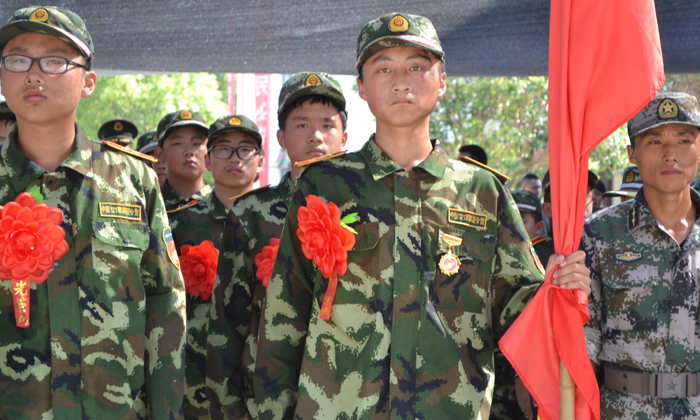 在軍事夏令營我們是一個集體