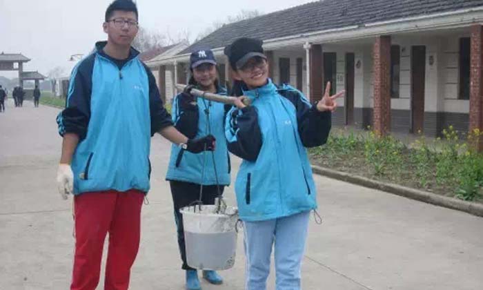 和少數(shù)民族學生的第一次親密接觸