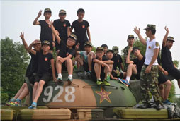 軍事重裝備體驗