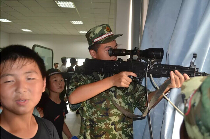 觸摸真實(shí)軍事槍支