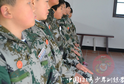 軍事夏令營(yíng)屬于孩子獨(dú)立的挑戰(zhàn)