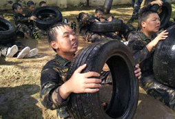 中國(guó)121軍事夏令營(yíng)打造孩子軍人品質(zhì)