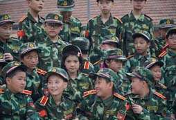 中國121軍事夏令營提升孩子素養(yǎng)