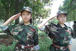 宿州小學生夏令營感受軍人鐵血精神