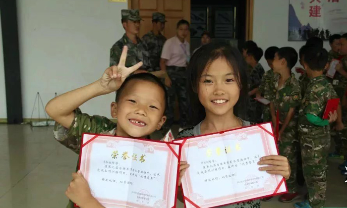 孩子參加安徽軍事訓(xùn)練營會(huì)改變孩子孤僻的性格嗎？.jpg