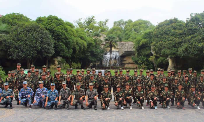 臨泉軍事夏令營(yíng)