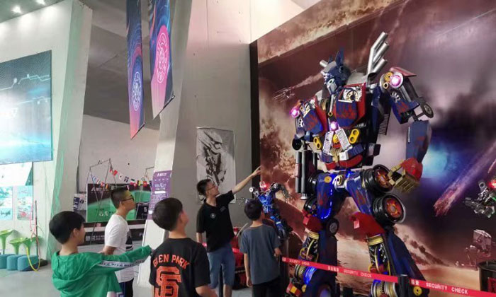 5天“未來特警”機(jī)器人夏令營.jpg