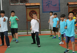 北京禮儀夏令營(yíng)分享如何把孩子培養(yǎng)成懂禮貌的人