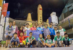 參加北京夏令營激發(fā)孩子的航天軍事夢想