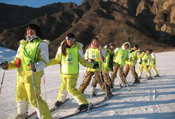 滑雪夏令營活動介紹滑雪時(shí)如何保護(hù)自己？