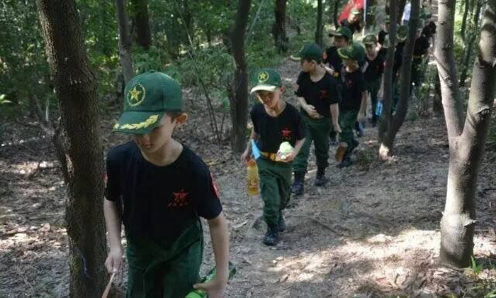 北京青少年軍事夏令營(yíng)