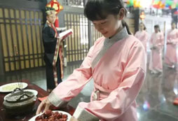 北京文化夏令營(yíng)簡(jiǎn)析李白的獨(dú)坐敬亭山