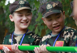 蚌埠兒童軍事夏令營完成孩子的軍人夢！