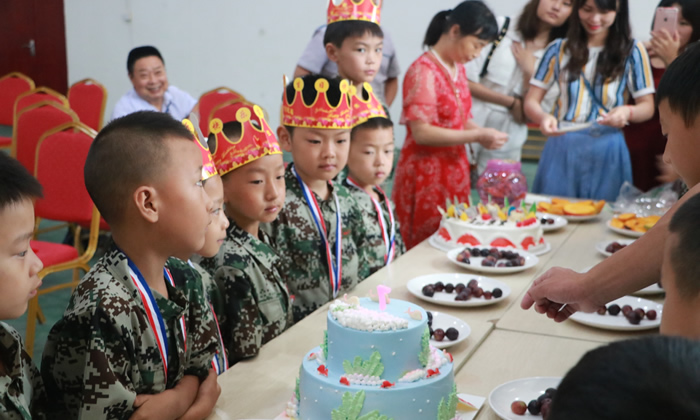 小壽星們，生日快樂！