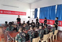 學(xué)員認(rèn)真聽講