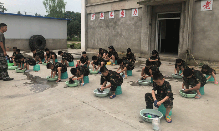 學(xué)習(xí)做內(nèi)務(wù)，提高自理能力