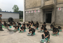 學習做內(nèi)務，提高自理能力