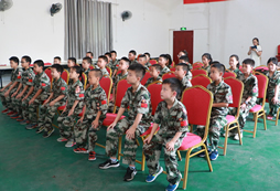 假期孩子參加軍事夏令營要注意什么