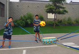擊鼓顛球