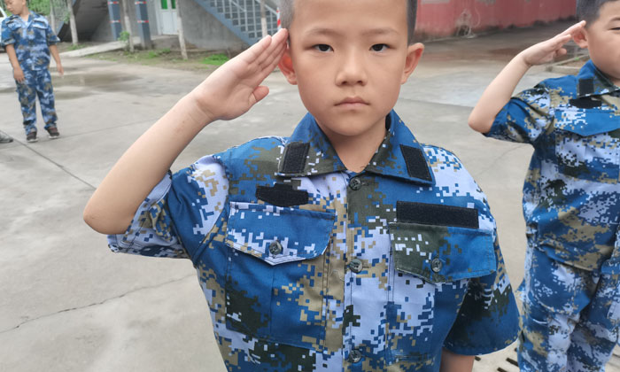 敬個禮