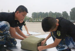 為什么北京12歲的中學(xué)生要參加軍訓(xùn)夏令營?