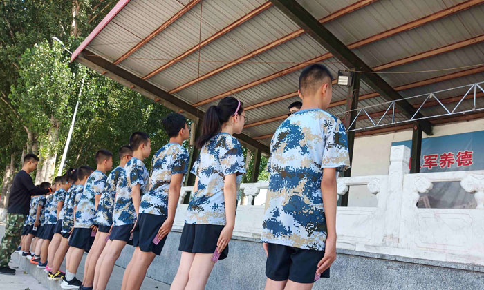 軍姿拉練