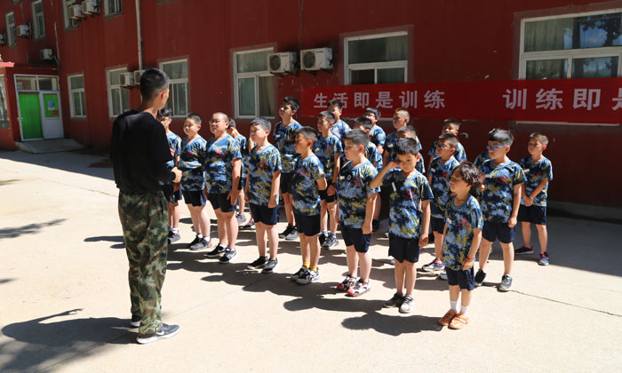站在陽光下