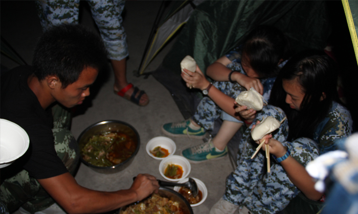 野外就餐的營員