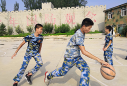 打籃球