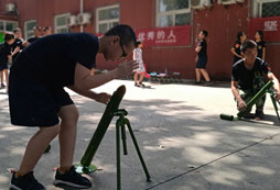 北京軍事夏令營培養(yǎng)孩子好習慣！