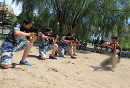 在北京西點軍事夏令營我們體驗真人CS
