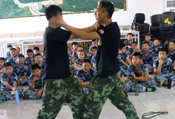 參加夏令營(yíng)活動(dòng)時(shí)孩子衣服臟了怎么辦？