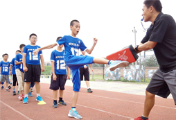 本色男兒夏令營(yíng)培養(yǎng)男孩吃苦耐勞的精神