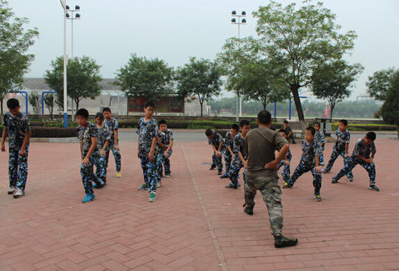 八一軍事夏令營五步拳教學(xué)