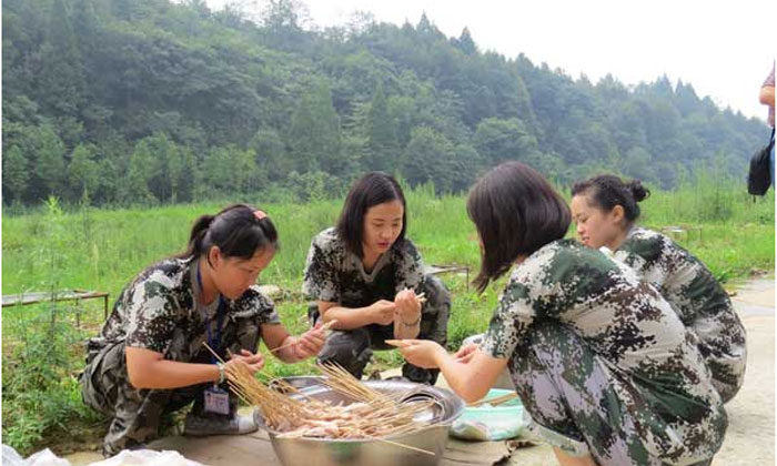 八一軍旅夏令營(yíng)生活體驗(yàn)
