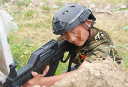 孩子們軍事拓展訓練