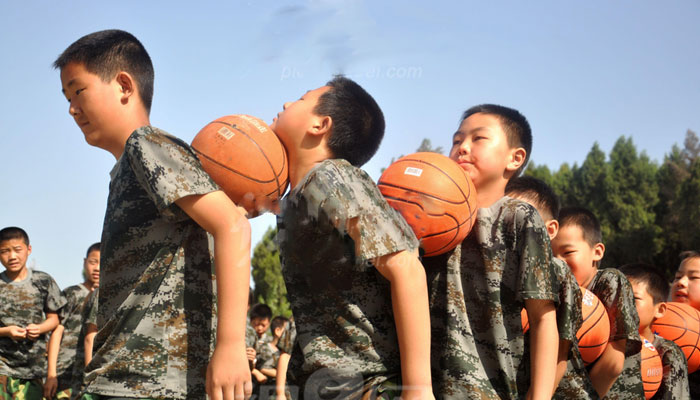 八一軍旅夏令營團(tuán)隊(duì)互助精彩時(shí)刻