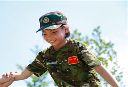 笑容滿(mǎn)面的營(yíng)員