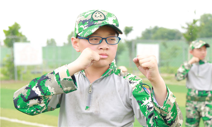 營(yíng)員學(xué)會(huì)了打軍體拳