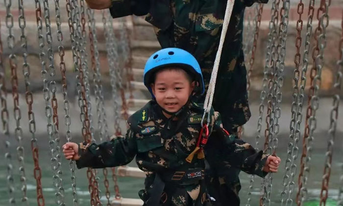 孩子參加參加夏令營