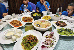 豐盛午餐