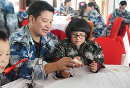 讓孩子參加沖鋒號(hào)軍事夏令營(yíng)的好處有什么？