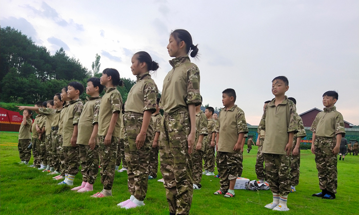 搏燃少年軍事訓(xùn)練營(yíng)