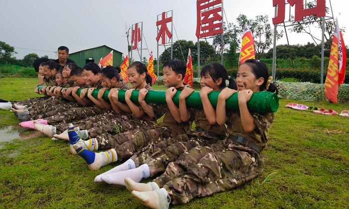 搏燃少年軍事訓(xùn)練營(yíng)