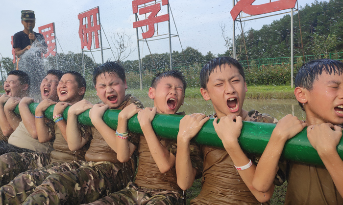 搏燃少年軍事訓(xùn)練營(yíng)