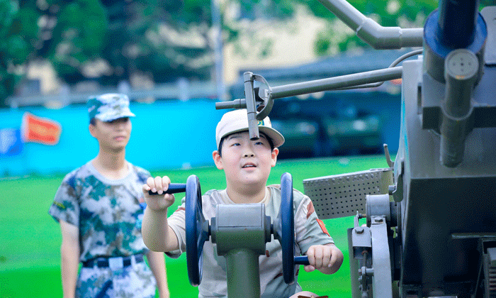 長春軍事夏令營.gif