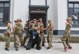 長(zhǎng)春軍事夏令營(yíng)幫助孩子塑造軍人品質(zhì)