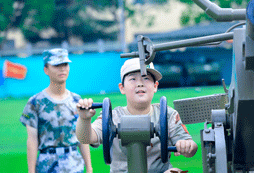 參加長(zhǎng)春軍事夏令營(yíng)讓孩子親身實(shí)踐